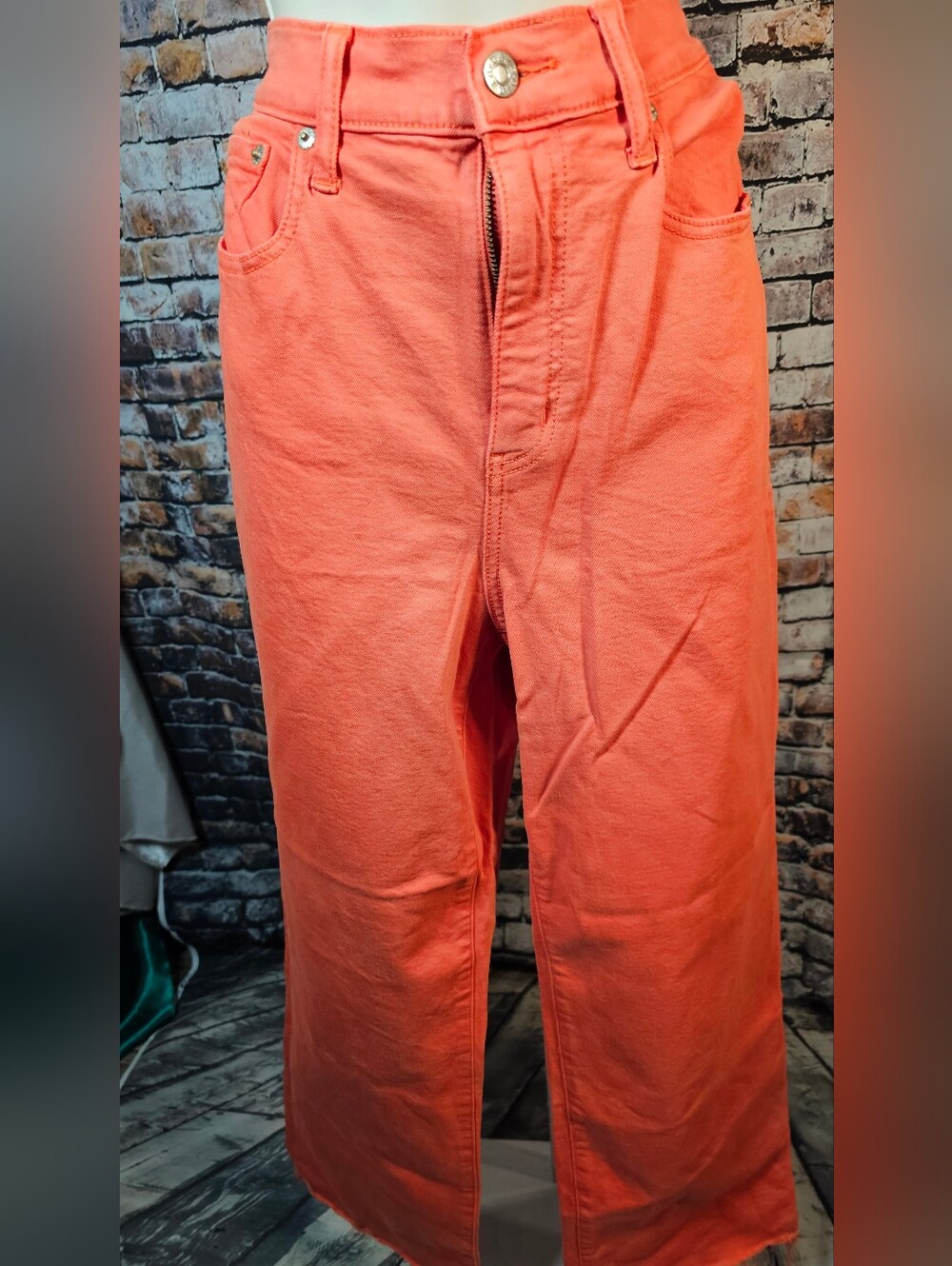 DAZE High Rise Wide Leg Crop Jeans Coral Pink Patch Pocket Raw Hem Size 29